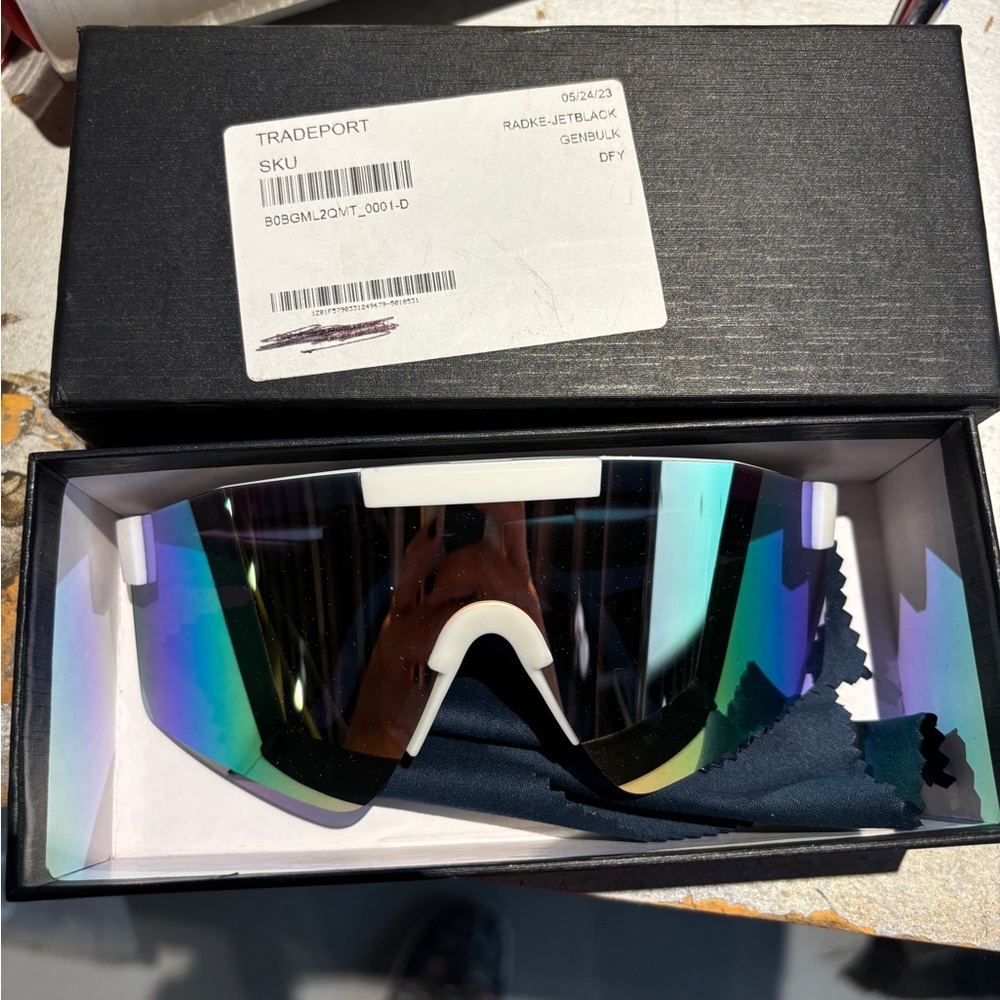 RADKE
PERFORMANCE SUNGLASSES
